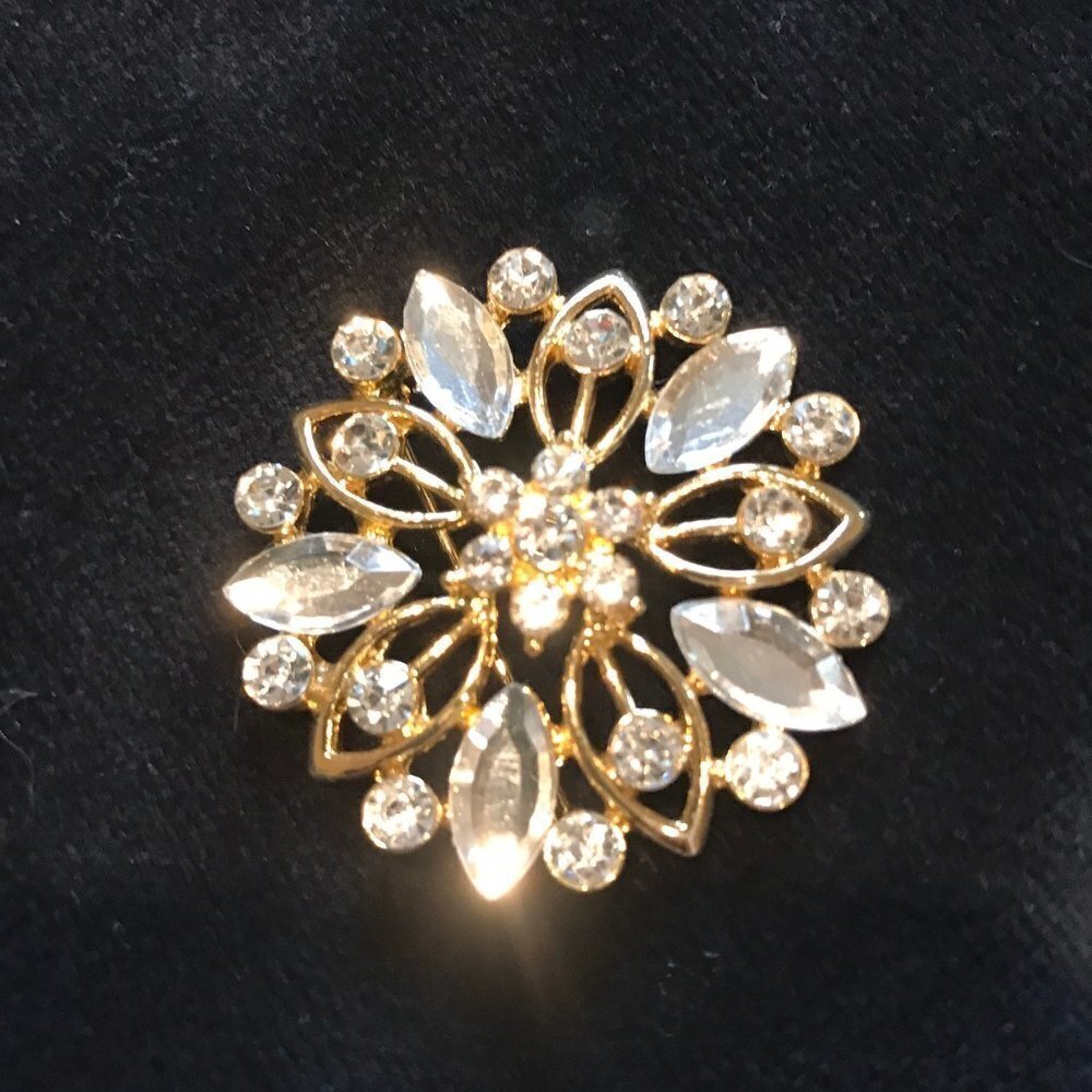 Rhinestone Dimensional Gold Tone Vintage Brooch